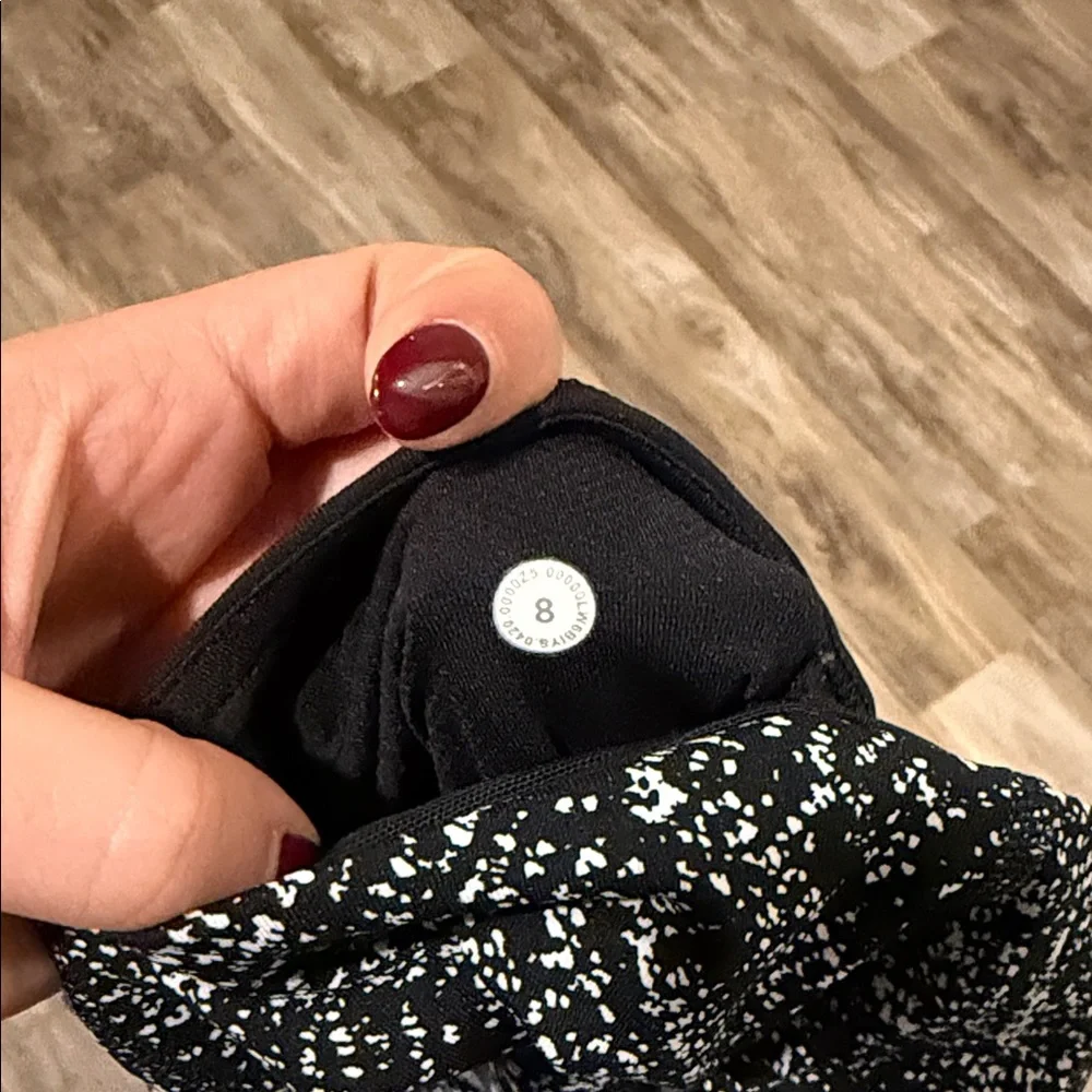Lightly worn Lululemon Black and Gray Leggings size 8